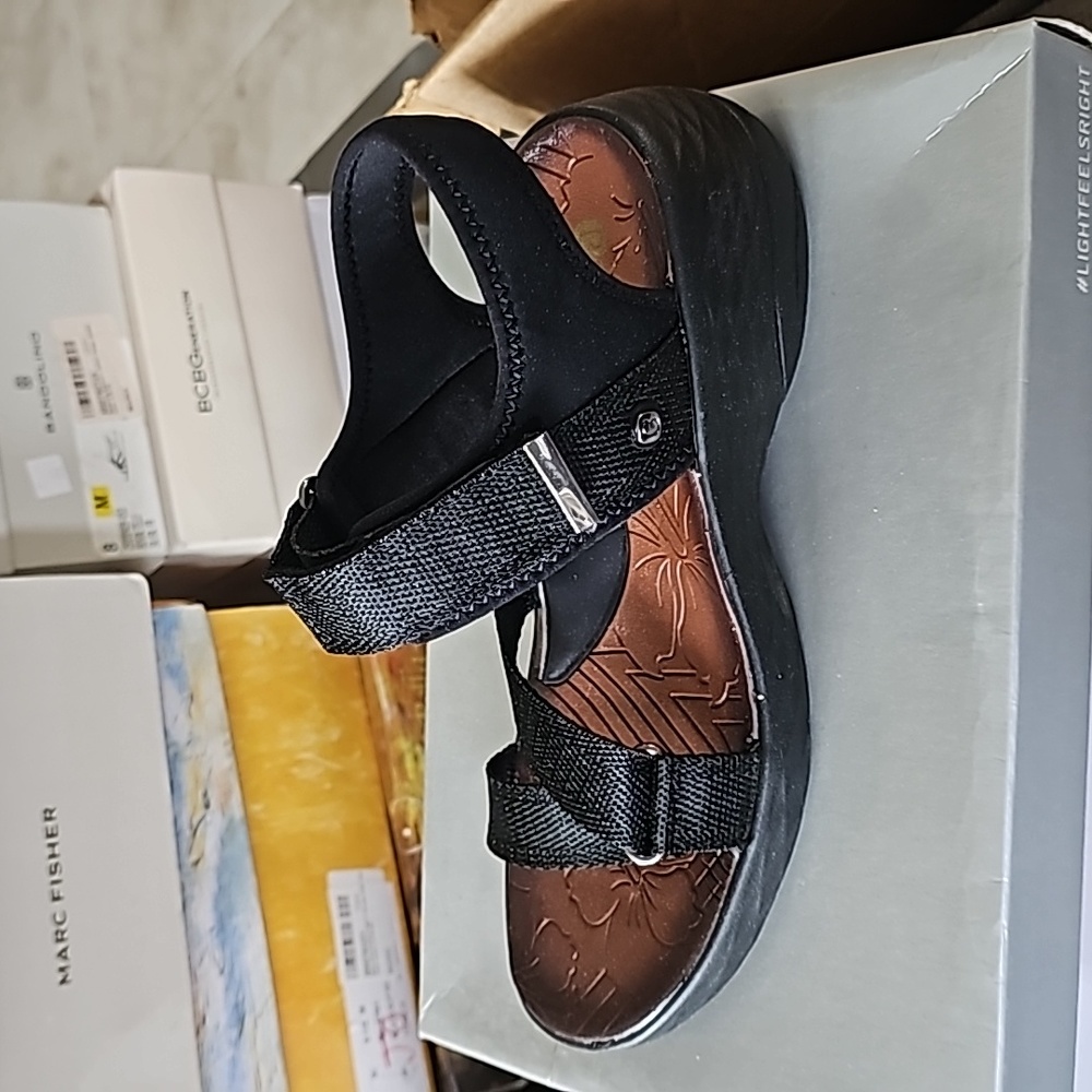 Size 10 new sandals
